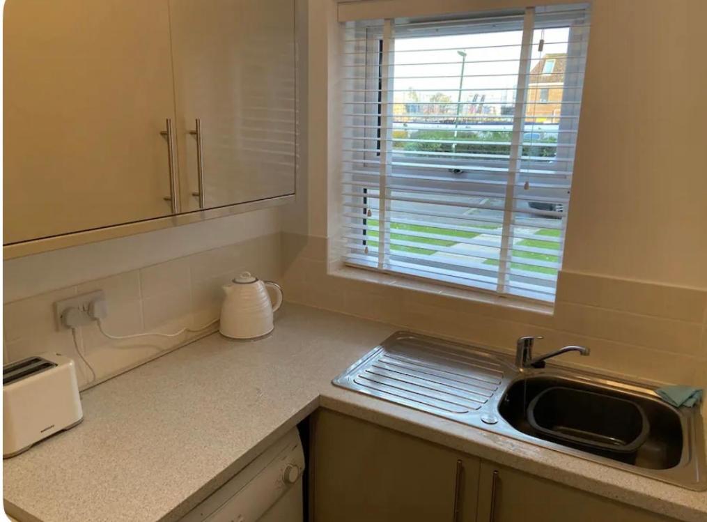One Bedroom Ground Floor Flat Central Chichester Buitenkant foto