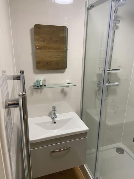 One Bedroom Ground Floor Flat Central Chichester Buitenkant foto