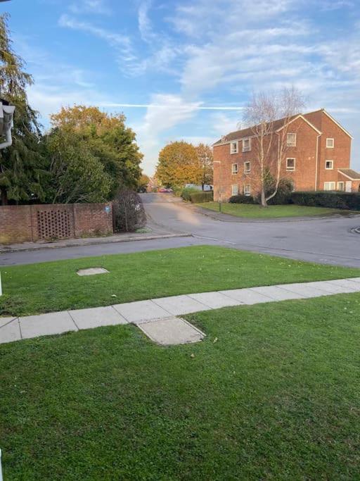 One Bedroom Ground Floor Flat Central Chichester Buitenkant foto