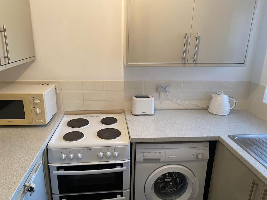 One Bedroom Ground Floor Flat Central Chichester Buitenkant foto