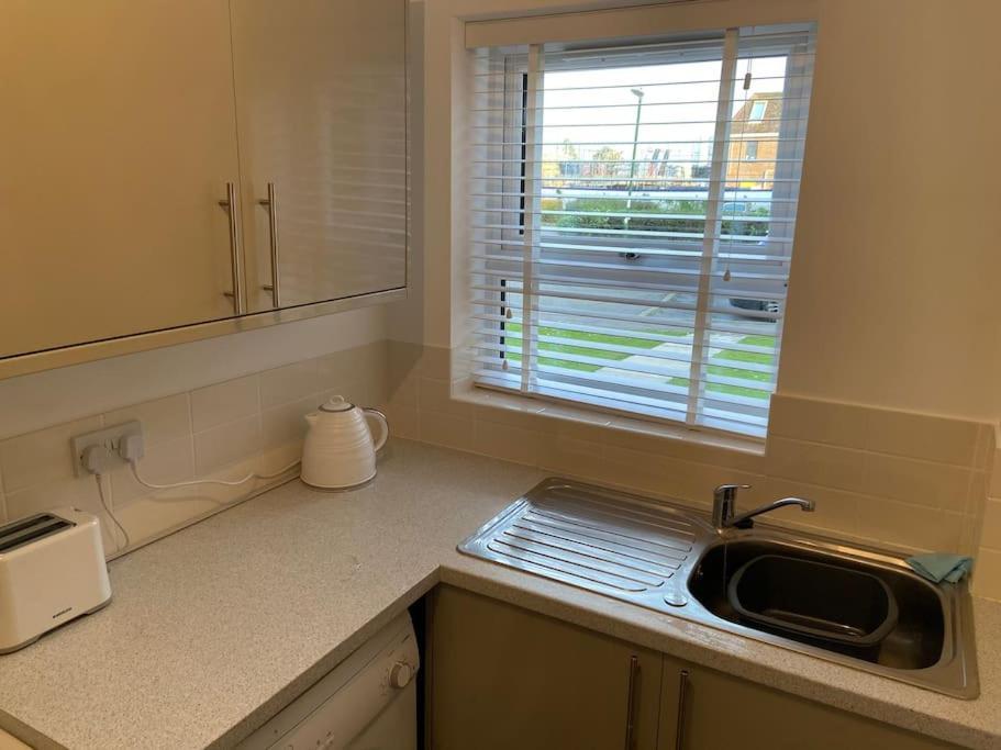 One Bedroom Ground Floor Flat Central Chichester Buitenkant foto